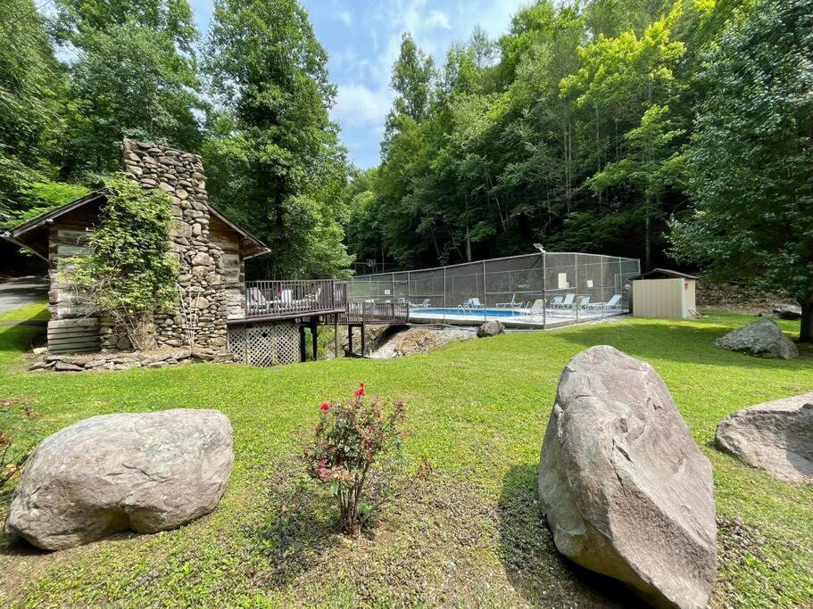 Beautiful Chalet With Fireplace And Large Game Room Gatlinburg Exterior photo