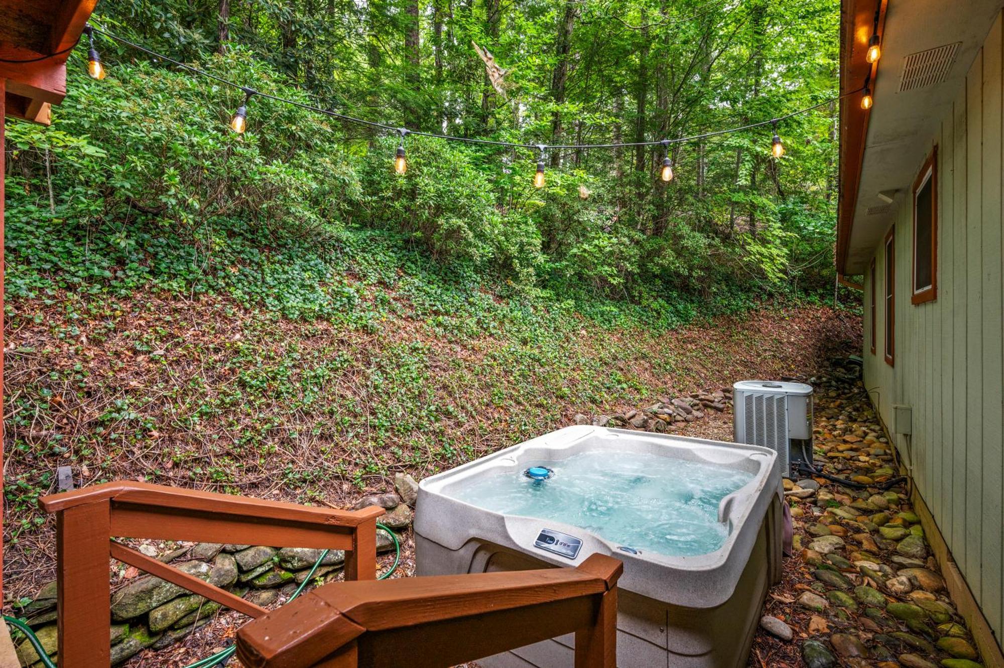Beautiful Chalet With Fireplace And Large Game Room Gatlinburg Exterior photo